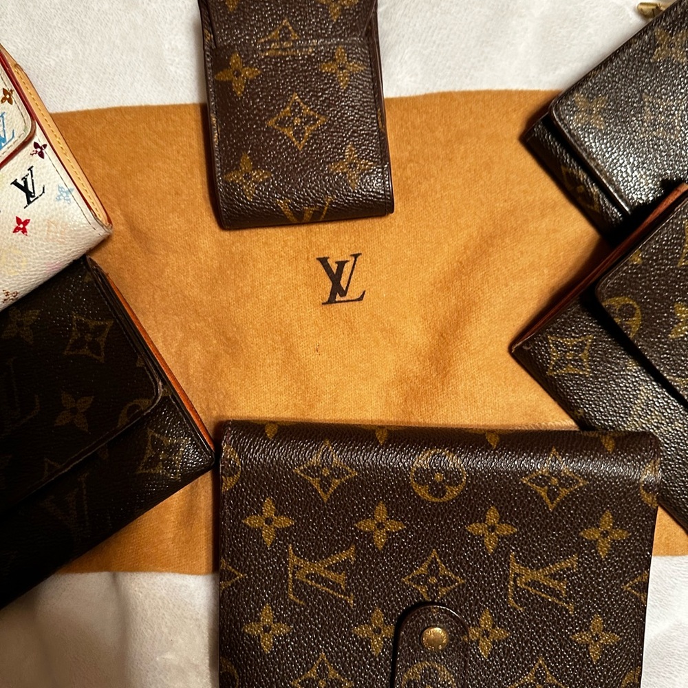 Lot Of 9 Designer Wallets Authentic - Picture 7 of 9